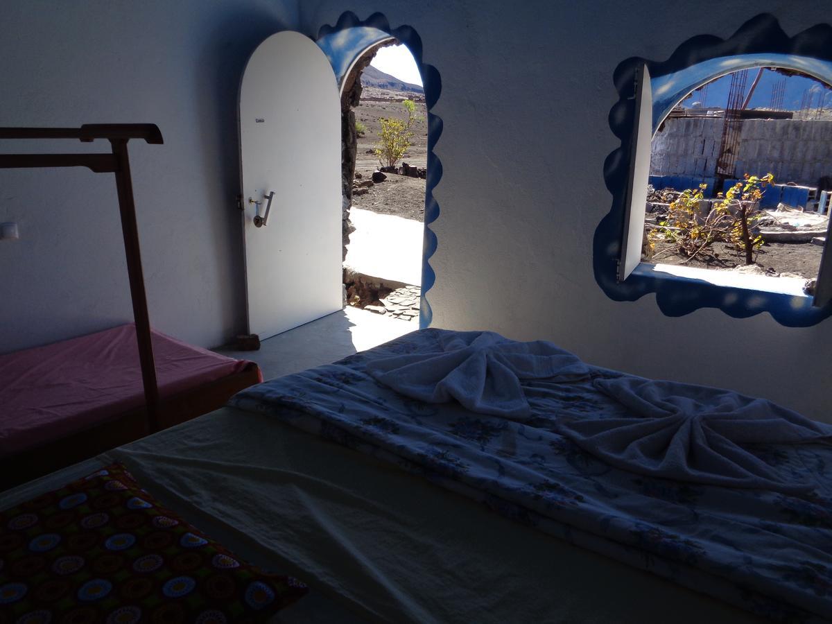 Pensao Casa Jose Doce Bed & Breakfast Portela Bagian luar foto