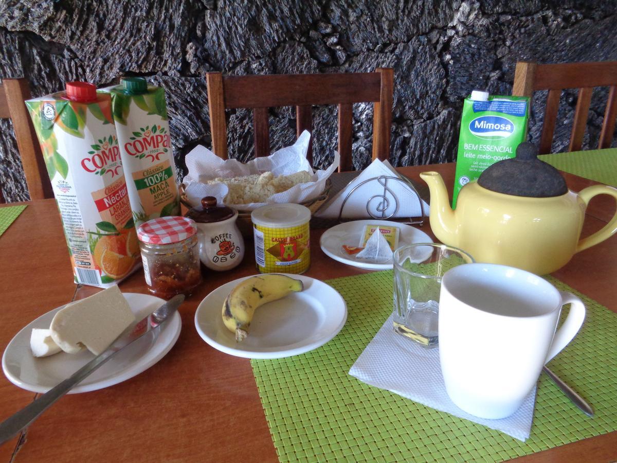Pensao Casa Jose Doce Bed & Breakfast Portela Bagian luar foto